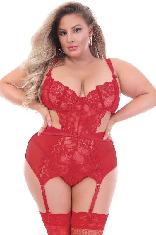 Plus Size Queen of Hearts Garter Chemise